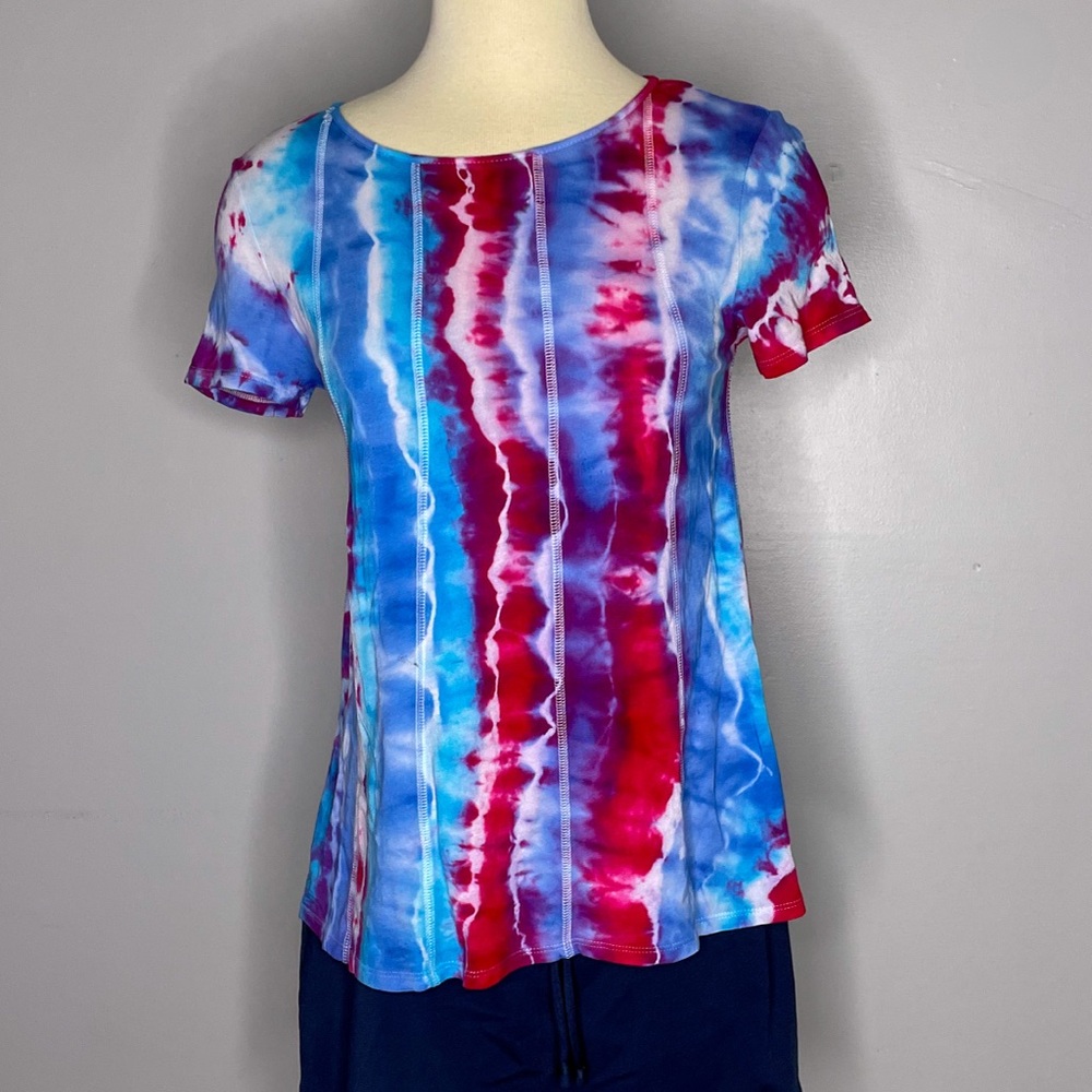 Colorful Red and Blue Wave pattern Tie-Dye Short Sleeve Tee Size XS